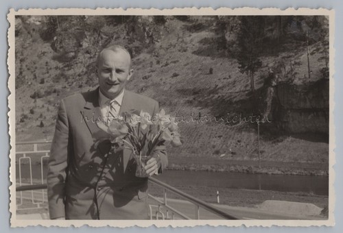 Mann mit blumenstrauß altes - blumenstrauß,