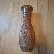 Handgeschnitzte Bodenvase aus