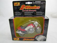 Maisto 31300 Moto Guzzi V10 Centauro Motorrad - 1:18