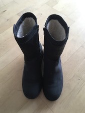 UGG BOOTS mit Metallschnallen und Metallemblem, Größe 39, schwarz, Leder,