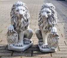 🔶Gartenfigur Löwe Steinfigur mit Wappen 2 Stück Steinlöwen Steinkunst BLACKFORM