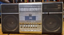 Cassettenrecorder mit integrierten Radio und Aufnahmefunktion, 2 Lautsprecher