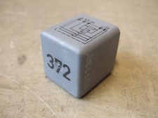 Relais 372 Kraftstoffpumpenrelais Audi A6 4B VW Passat 3B 3BG 4D0951253