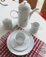 Friesland Jeverland  Porzellan Geschirr  Weiß, Dekor  Rot/Grün  gestreift