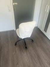 Schöner weißer Drehstuhl