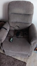 Seniorensessel mit Liegefunktion und Aufstehhilfe - elektrisch - kaum genutzt