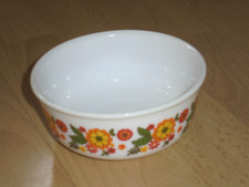 arcopal hübsche Schale weiß mit Blumenband 70er Jahre 12,5x7cm markiert