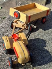 Veith Holztraktor mit Hänger
