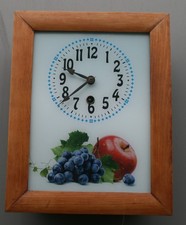 alte Küchenuhr, Wanduhr, mechanische Pendeluhr