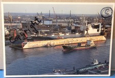 Foto...Schiffsfoto..Hamburg bemaltes Schwimmdock