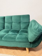 ** Modernes Samt-Sofa in