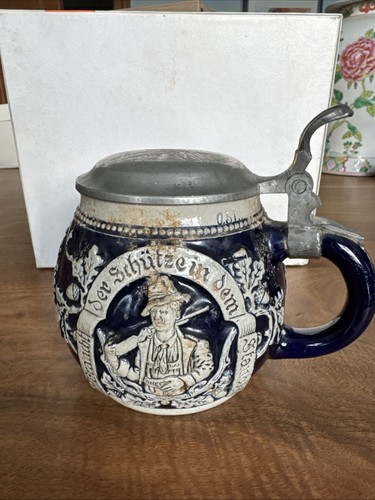 Alter bierkrug mit nickel - mit,