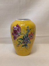 DDR Porzellan Vase gelber Fond