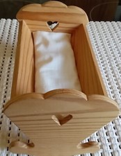 Puppenwiege aus Holz