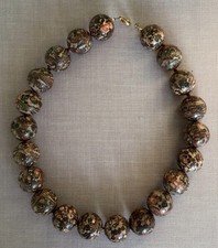 Naturstein Kette mit polierten Perlen