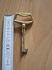 alter Schrank Möbel