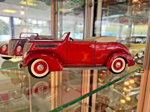 Modellauto ford custom - 1:18,