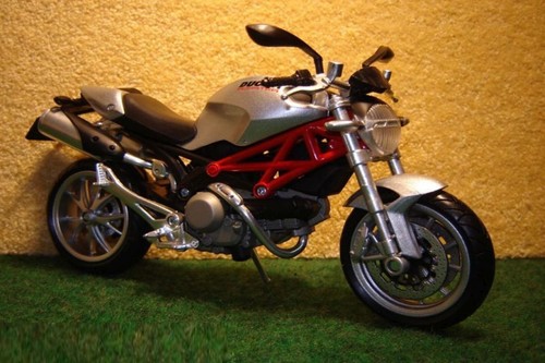 Ducati 1100 monster - 12,