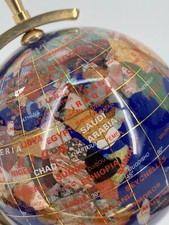 * KLEINE WELTKUGEL GLOBUS HALB EDELSTEINE JASPIS QUARZ MESSING VINTAGE 80ER