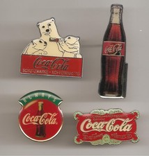 Vier Verschiedene Coca Cola Getränke Pins - A