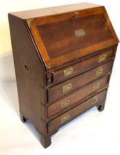 Kleiner englischer Sekretär