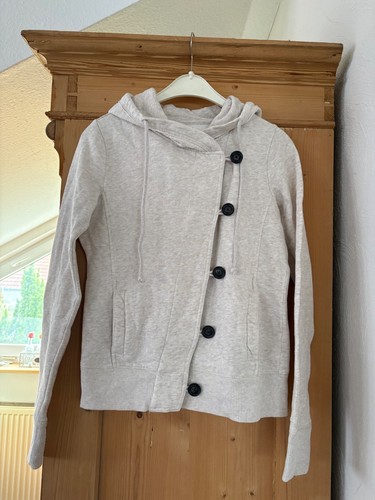 Hübsche kapuzen sweatjacke - hübsche, kapuzen-sweatjacke