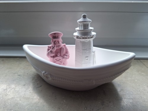 Drei figuren bot leuchturm - ,