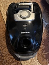 Staubsauger Grundig VCC 4750A mit Filterbeutel,Schlauch,Rohr,Bürste