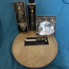 Käse Servierbrett Mit Verschiedene Käsemesser.  Schauen Lohnt 