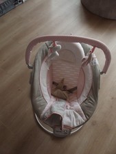 Babywippe Markenlos mit Musik und Vibration Rosa/weiß/grau 0-ca.8 KG