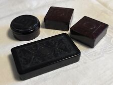 4 alte Bakelit Dosen,  1  rund, 2 quadratisch, 1 rechteckig Mahalesi Zigaretten