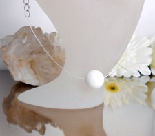 Unsichtbare Kette schwebender Stein Schaumkoralle weiß - Nylon transparent