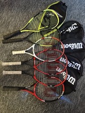 4 Wilson-Tennisschläger u.a. Roger Federer Kinder + 2 Speedminton-Schläger