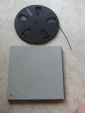 Revox Kunsstoffspule im Revox Schuber mit Tonband, 26.5 cm