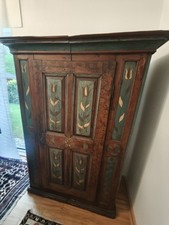 Alter 1-türiger Bauernschrank aus dem Elsass. andbemalt.