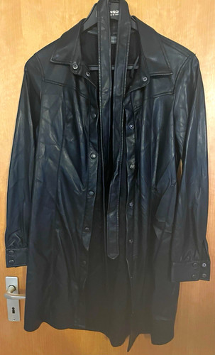Schwarzer kurzmantel aus - schwarzer,