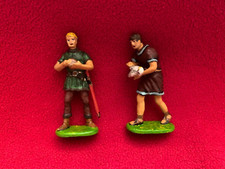2 Burgbewohner, 7 cm Figuren