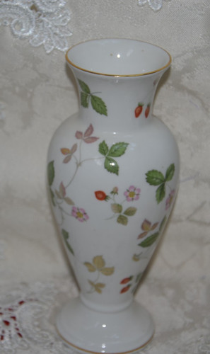 Wedgwood wild strawberry vase - wild,