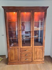 ☀️ Vitrinenschrank aus