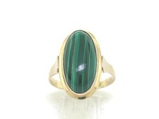 Großer Ring 333 Gelbgold 8Kt Gold ovaler  Malachit Cabochon  1970er Jahre