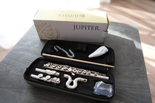 Jupiter Querflöte Waveline mit C-Fuß (C-loop)