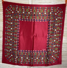 CHANEL Seidentuch carre foulard Initialen cc rot Glanz Schmuckstück