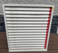 Merz Dental Zahnschrank inkl. Zahngarnituren versch. Farben (15 Garnituren)