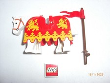 Lego 1x Pferdedecke - rot - 2490px3  - Ritter - rot mit Löwenmuster - Clips  geb