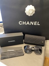 CHANEL Sonnenbrille Schwarz &