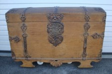 Antik Barock um 18 Jhd. Museal Eichen Runddeckel Hochzeits Truhe Eisenscharniere