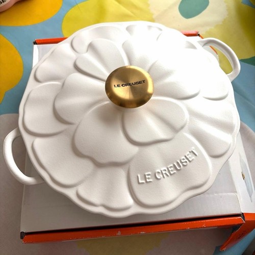 Creuset petal relief - petal,
