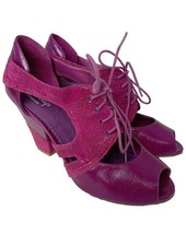 SHELLY’S LONDON Peeptoe