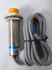 LJC18A3-H-Z/BX Kapazitiver Näherungsschalter orange