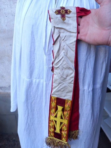 Tubenpresse priester gewand - tubenpresse,